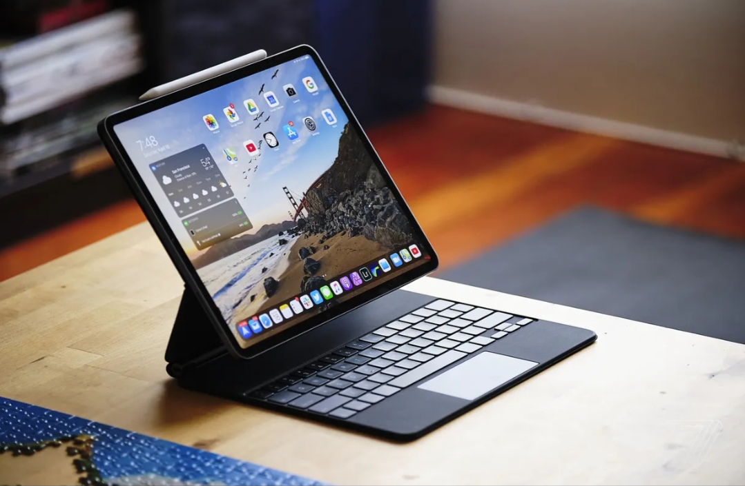 جهاز iPad Pro الجديد بحجم 12.9 إنش لن يدعم لوحة مفاتيح Magic الأصلية